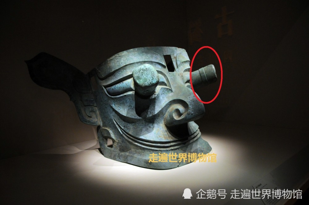 镇馆之宝——穿燕尾服的铜人像: 三星堆博物馆镇馆之宝:穿燕尾服的