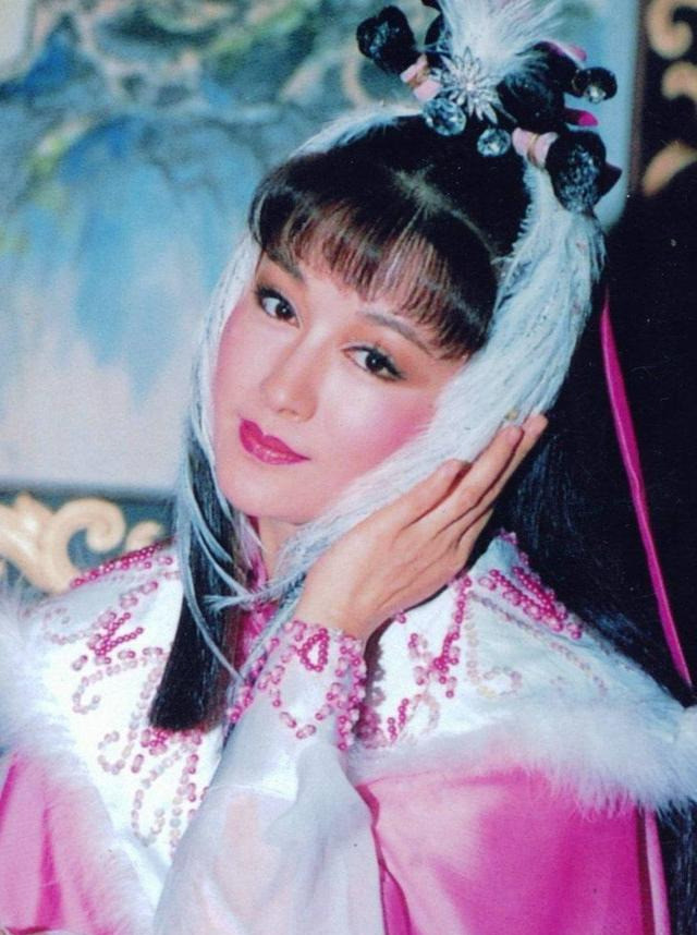 潘迎紫:13岁出道曾嫁陈鸿烈,离婚后坚持不婚不育,71岁