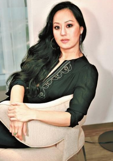 被前妻章小蕙推入巨坑,欠下2.5亿的钟镇涛,今女儿被曝