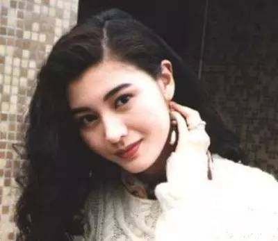 持靓行凶的李嘉欣童年被父亲抛弃,成名后反被敲钱,拒绝做樊胜美