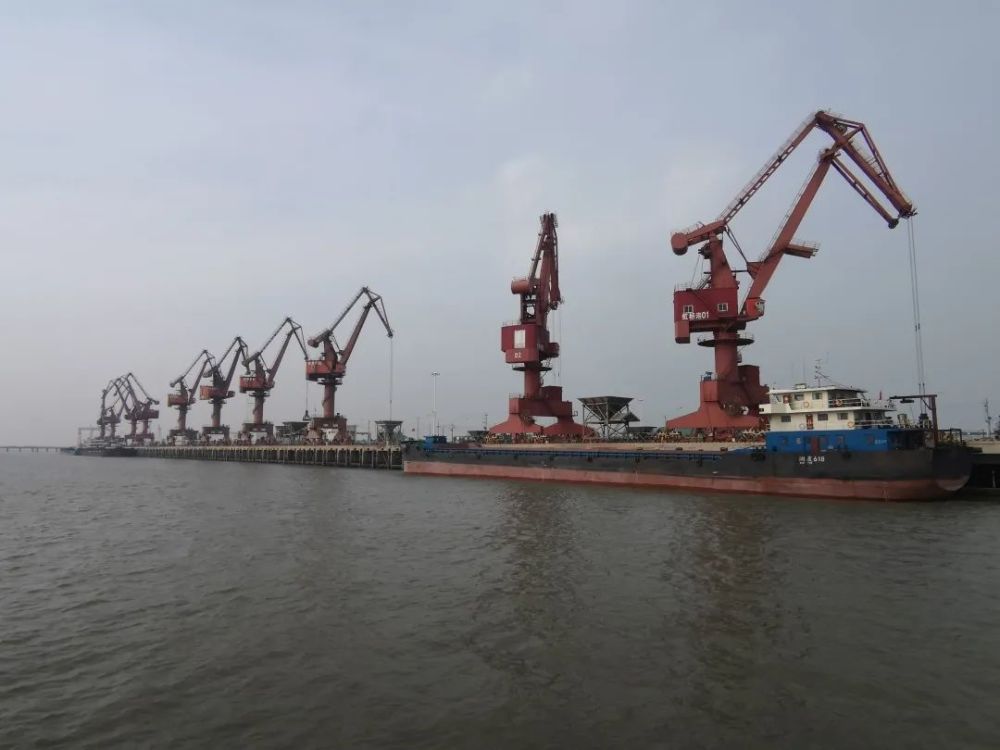 随着长江江苏段过驳区全面取缔,砂石分流的市场需求全部转移到沿江