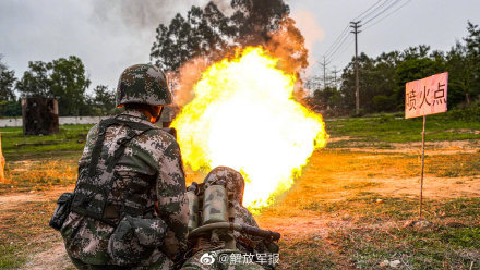 真火热喷火兵实喷训练热血瞬间