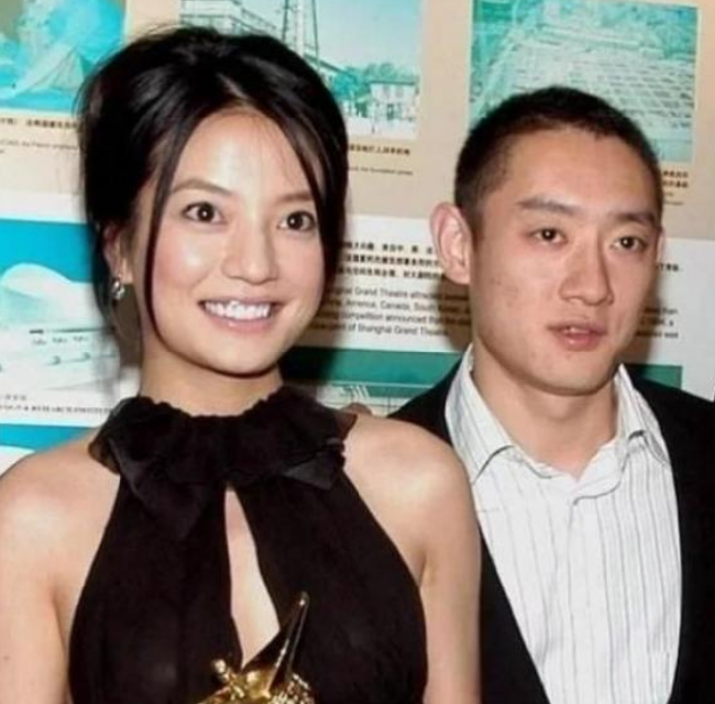 2007年,汪雨遇到李钰,被李钰身上没有名利气息,清纯善良如邻家妹妹的