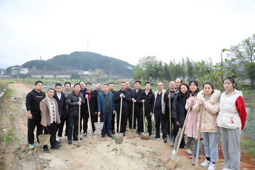 绥宁县检察院开展义务植树活动