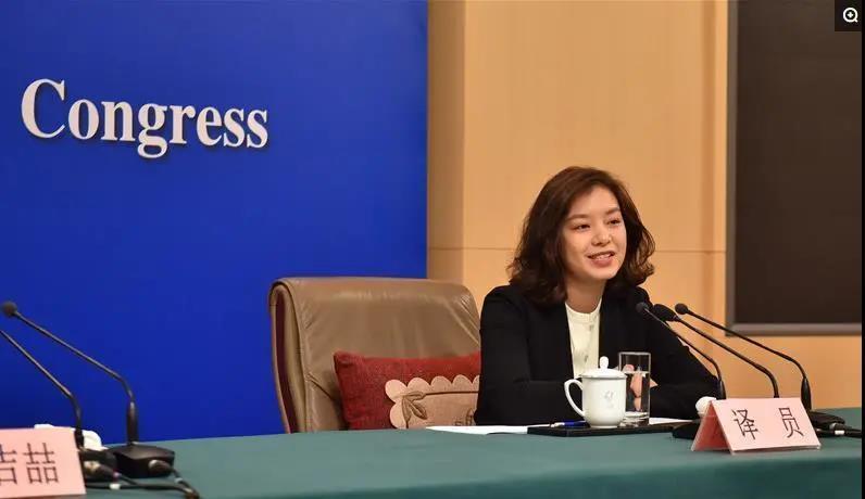 墙都不扶,就服她了,外交部翻译司高级翻译—张京