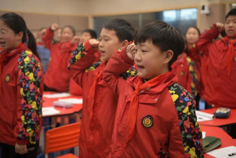 遍布红船船身,带同学们开启一场红色之旅,让同学们了解党史,传承红色