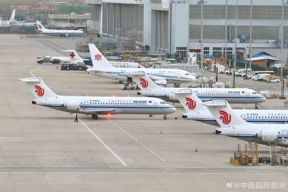 图片:4架国航arj21客机同框