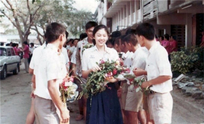 第四代泰国华裔总理英拉的老照片!