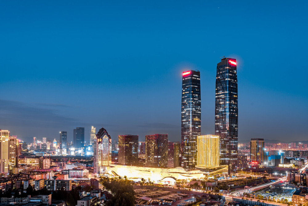 昆明双子塔夜景