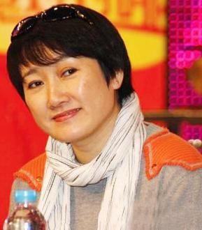 1996年,"和珅"王刚与成方圆结婚,3年后,妹妹王静8年婚姻结束