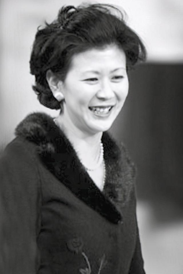 周凯旋:从小职员蜕变成富豪,甘愿为李嘉诚辞去董事长