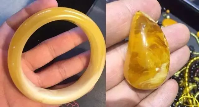 手链流淌纹几乎看不到,吊坠的流淌纹生硬不自然.