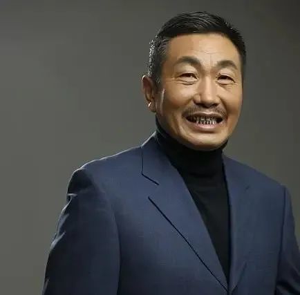 64岁老戏骨杜源:娶4岁就相识的姑娘,38年0绯闻,如今怎样了?