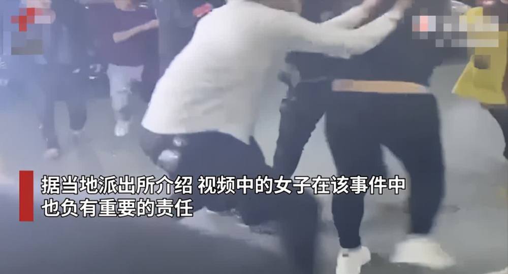 广东女子车库内遭多名男子暴打,轮番猛踹,警方回应:那女的很拽