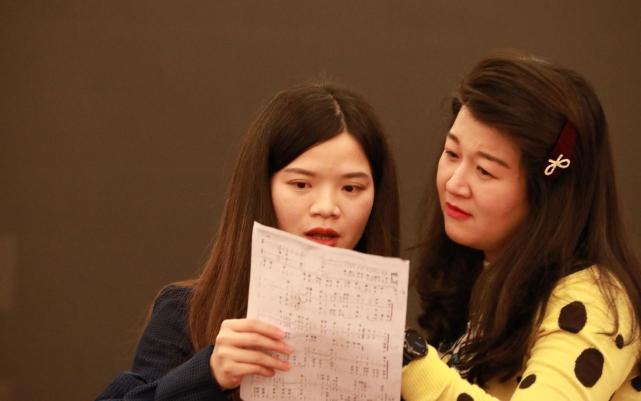 合唱团团长尚恩姐姐说,合唱团要特别感谢禹洲集团郭英兰校友大力支持