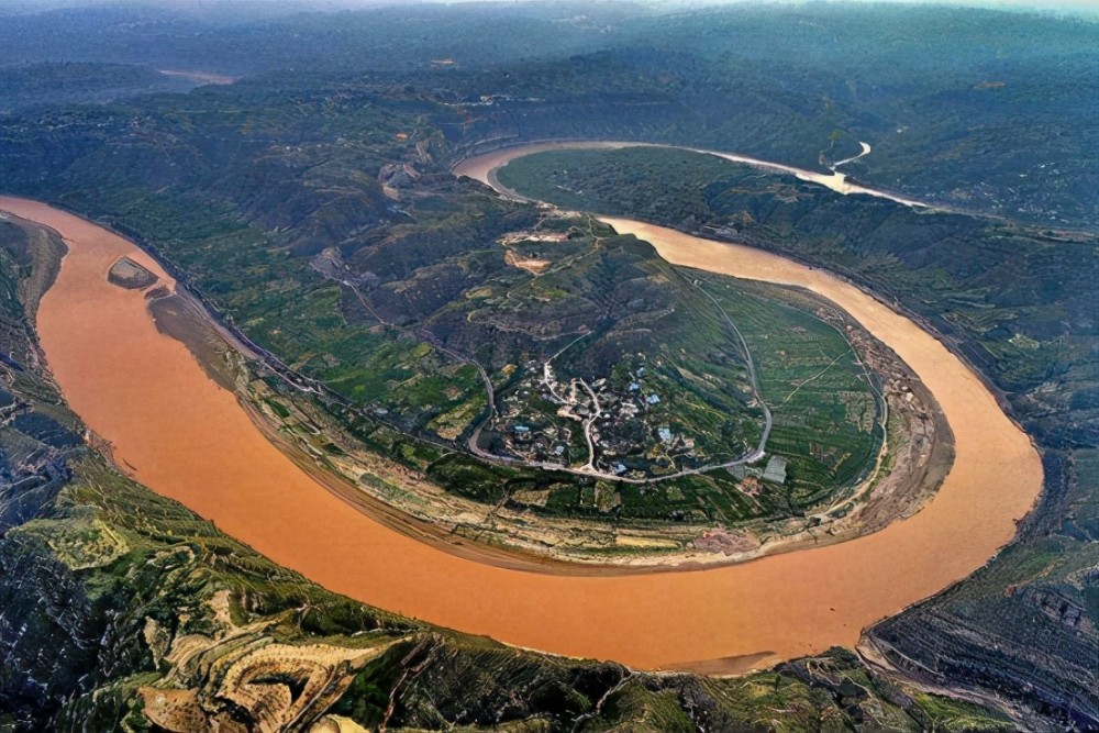 国内最长的一条河流,承载着中国的历史文化,中华民族的母亲河