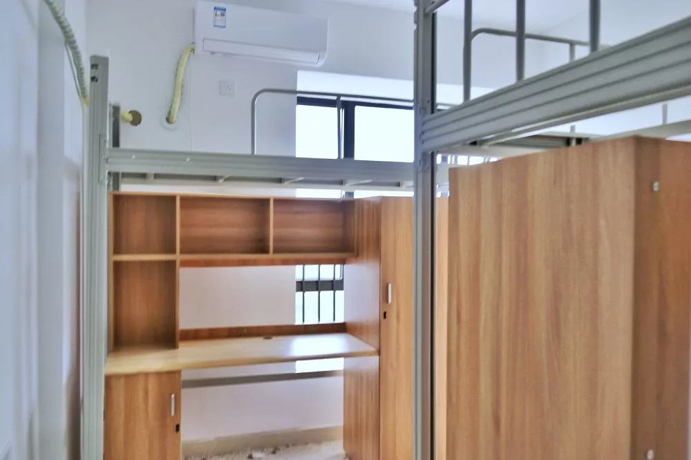 广州商学院 广州商学院每年都会升级改造学生公寓,优化宿舍环境方面.