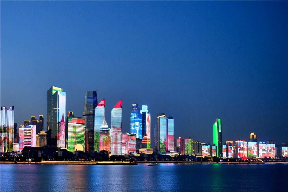 青岛和大连的GDP对比_大连的变化对比图(2)