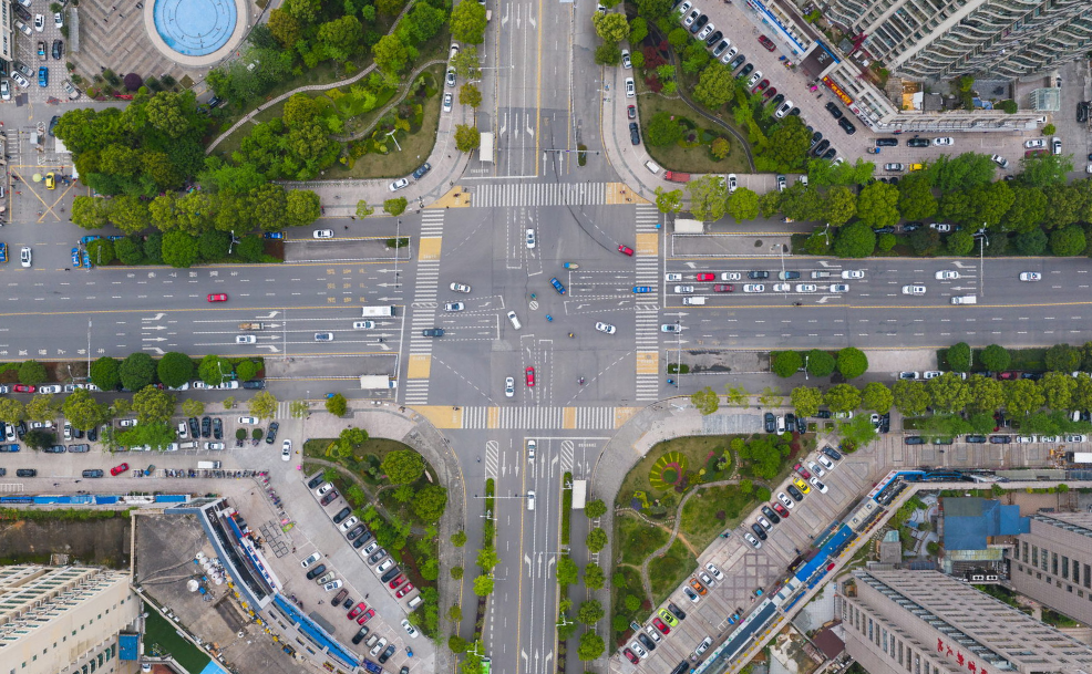 详细了解市区各道路车流,人流等交通情况,发现部分平交路口渠化已不能