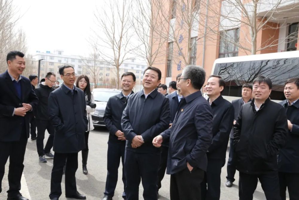 通辽市委书记冯玉臻一行到内蒙古民族大学附属医院蒙药与功能性食品