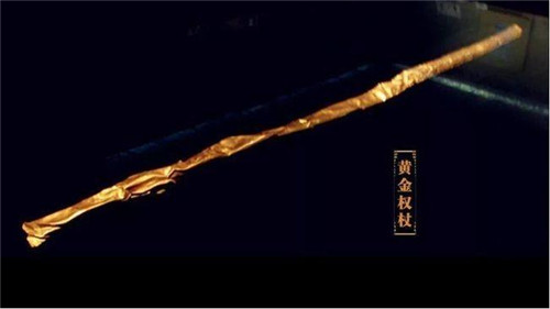 直到1986年,三星堆遗址正式展开了挖掘工作.黄金手杖