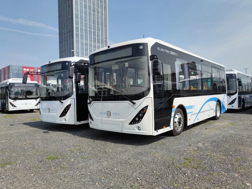 6米级城乡纯电动公交车,型号为 纯电动swb6868bev61,采用2019年相同的