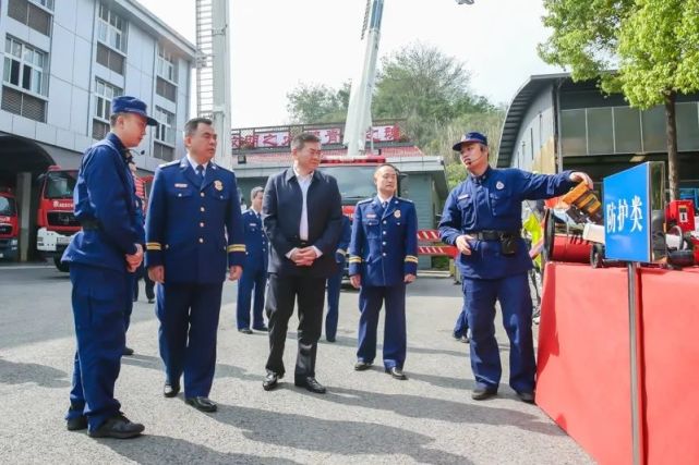 刘伦波副区长调研全市消防工作