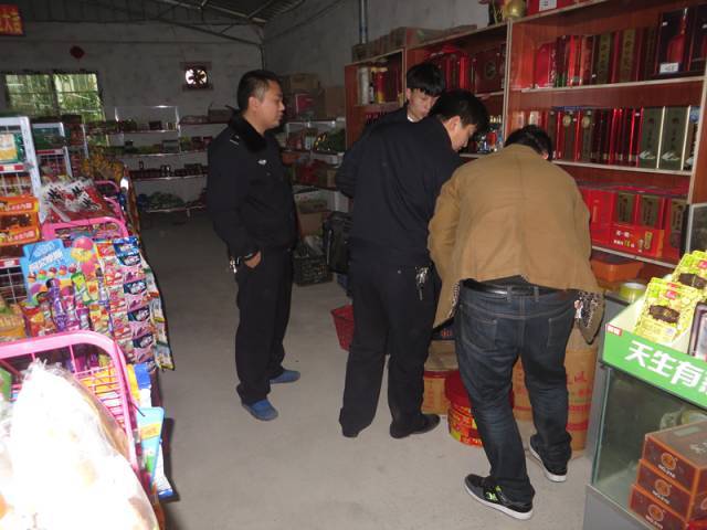 邵阳一超市非法存储烟花爆竹 经营者被拘10日