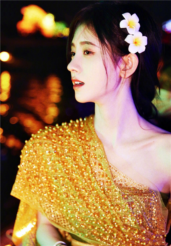 鞠婧祎傣族服装美出新高度,当看到她的"泰国"服饰,天仙下凡!