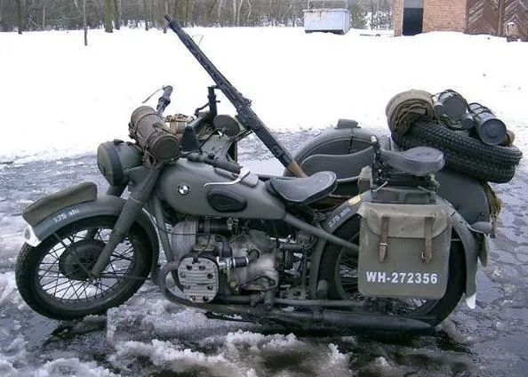 侉子是边三轮摩托车的俗称,说起这类车型的历史,那要追溯到二战刚刚