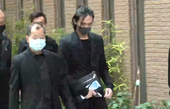 吴孟达去世不到一个月,妻子侯珊燕遭大面积网络暴力,被骂又可换老公