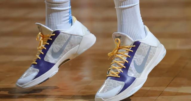 nba球员上脚:哈雷尔2双锐步战靴,匹克和安踏的球鞋都有