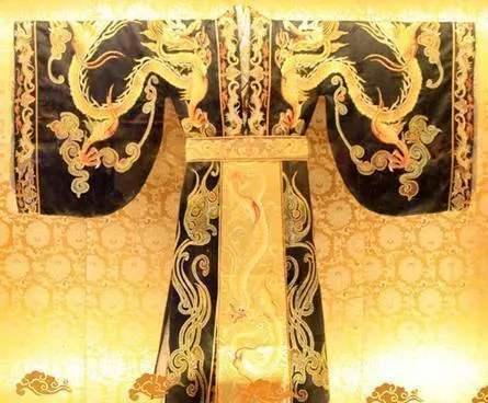 为何秦始皇穿黑龙袍,而后世皇帝大多穿黄龙袍?专家:他们不敢