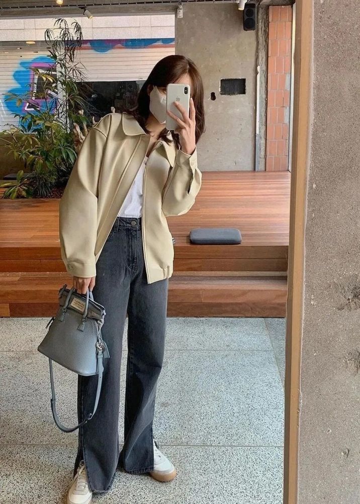 小个子女生不妨搭配一双高跟鞋或者厚底鞋,裤子拖地的长度 延长小腿又