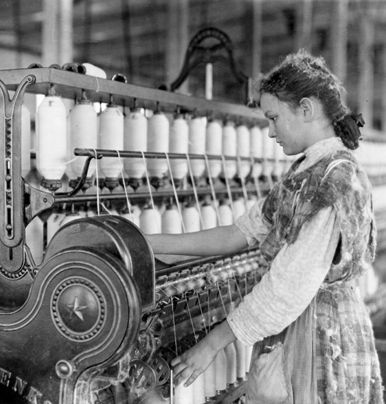 美国北卡罗纳州的棉纺工厂,约1910年,lewis hine拍摄,美国国会图书馆