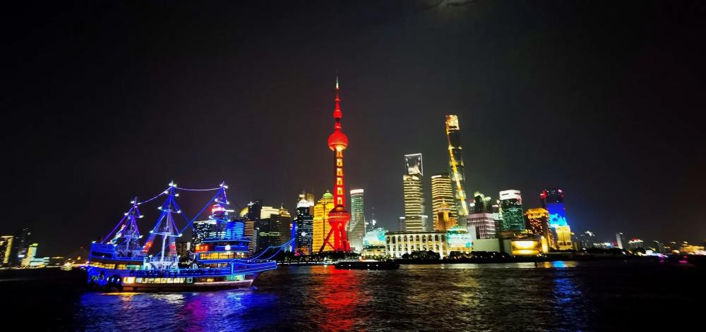 上海夜景,环境,工业,外资均强于北京,厚积薄发的上海经济