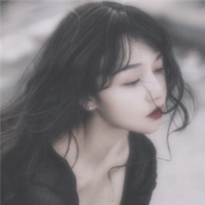 温柔又丧的女生头像