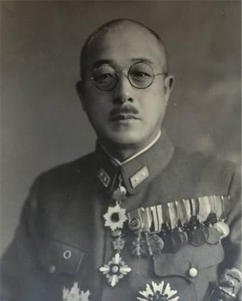 然后是日本陆军上将板垣征四郎,在1916年之后板垣征四郎就一直在武汉