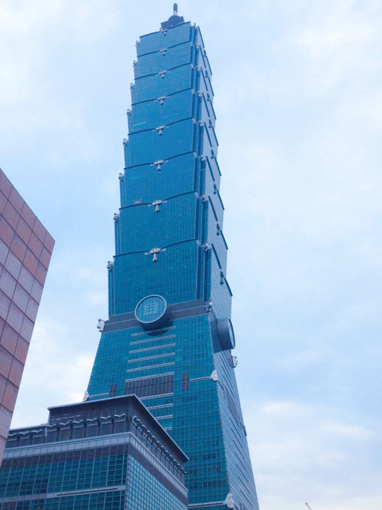 台湾101大厦顶端,有一个600吨重的大铁球,干什么用的?