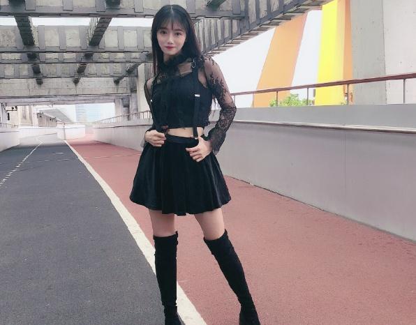 lol小钰学生时代照片流出清纯可爱堪比校花