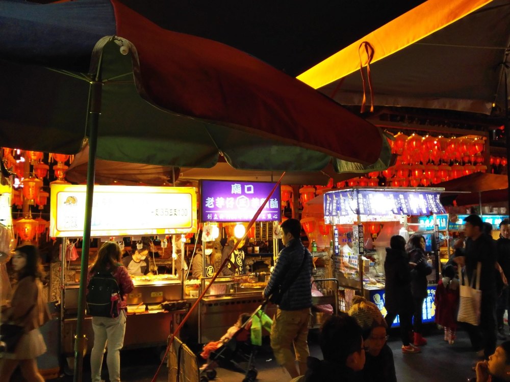 没有地摊,没有夜市,上海这样的一线城市,毫无人情味