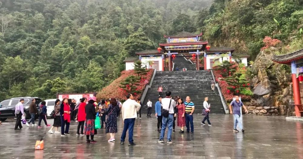 成就了北帝山的旅游胜景 "仙境山水,祈福圣地" 是景区的真实写照 而