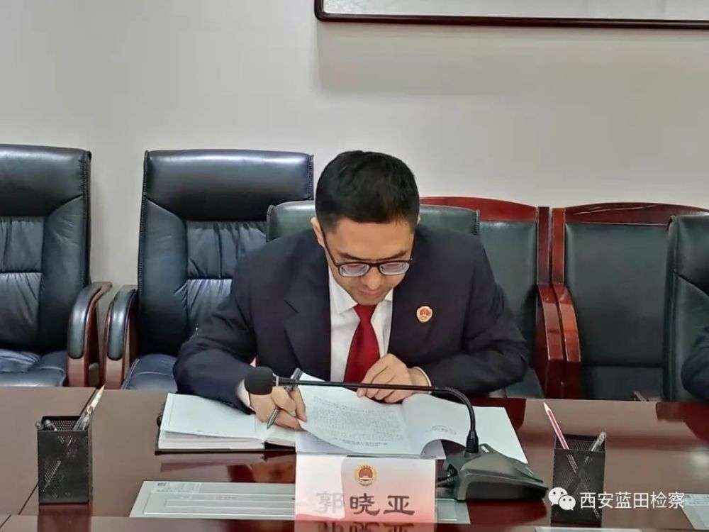 会上,党组成员,政治部主任郭晓亚简要介绍了开展政法队伍教育整顿的