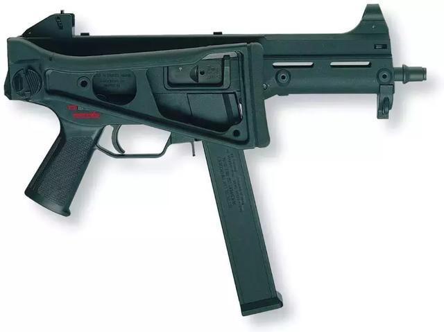 1kg)和长度(450 / 690 mm)都是一样,只是ump9使用的是30发的弯型弹匣.