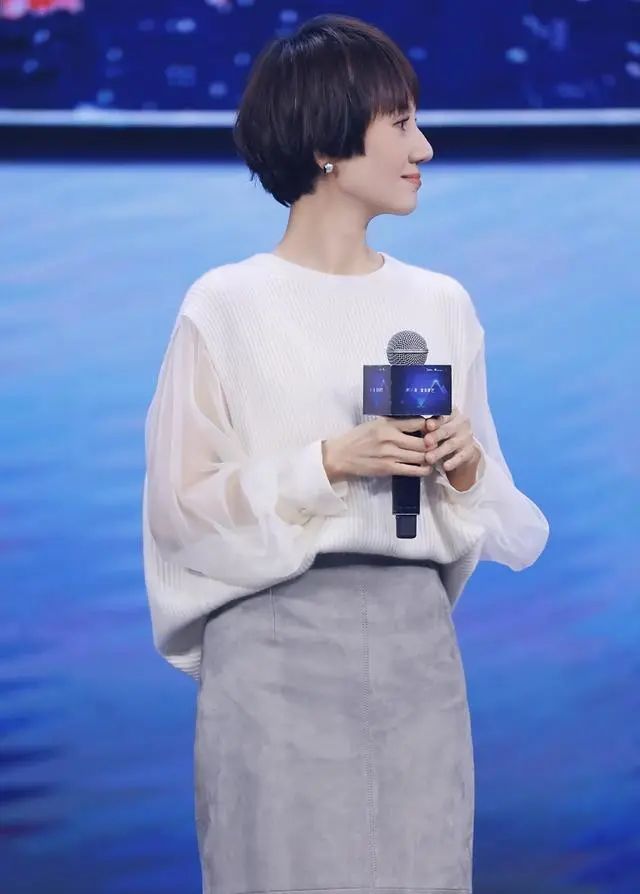 袁泉的短发也能有女人魅力随便搭配都文艺风十足她可太会了