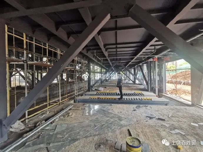 上饶城区光学路4号钢结构停车场主体完工 共八层车库面积4703平方
