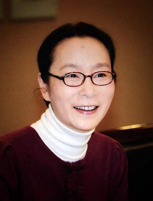 奚美娟流产后与丈夫离婚,与前夫离婚25年同演一部戏,65岁仍单身