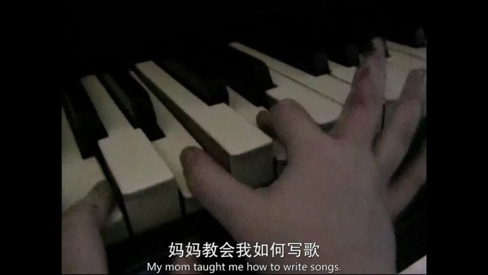 格莱美慢镜头钢琴曲谱_碧梨格莱美慢镜头照片(2)