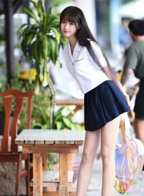 jk制服怎么穿才好看?选对款式很重要,轻松解锁"纯欲风