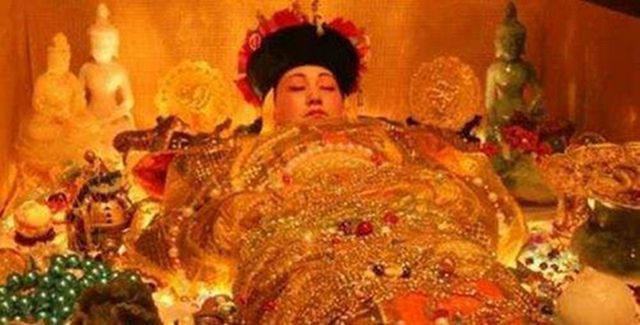 专家清理慈禧墓,发现这样一个宝贝,孙殿英当年为何没有盗走它!